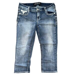 Maurices Premium Capri JeansWomen 11/12 Embroidered Pocket Stretch Denim Midrise